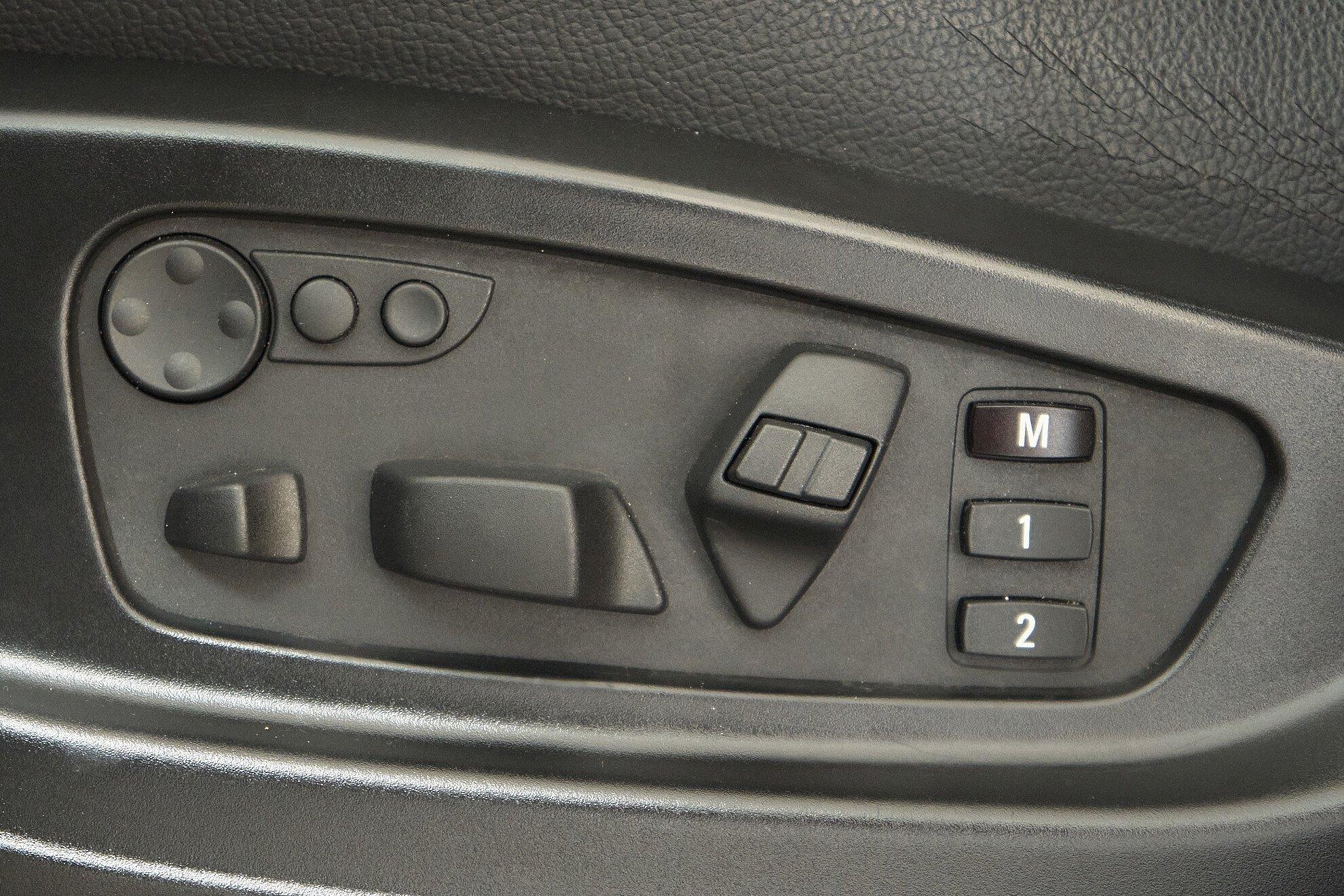 BMW X5 2011, белый