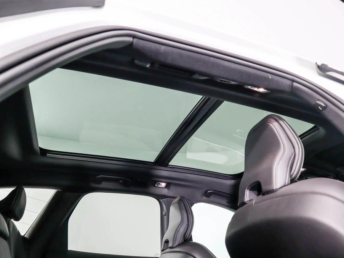 Volvo XC60 2019, белый