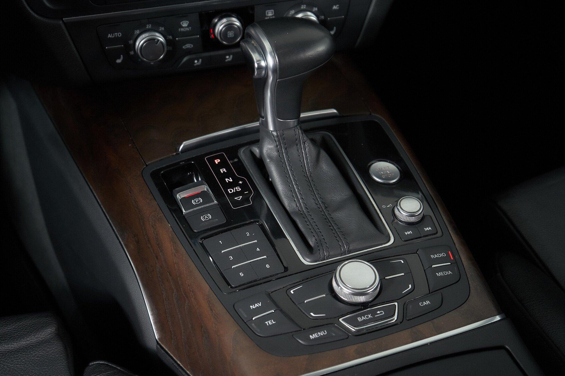 Audi A6 2012, белый