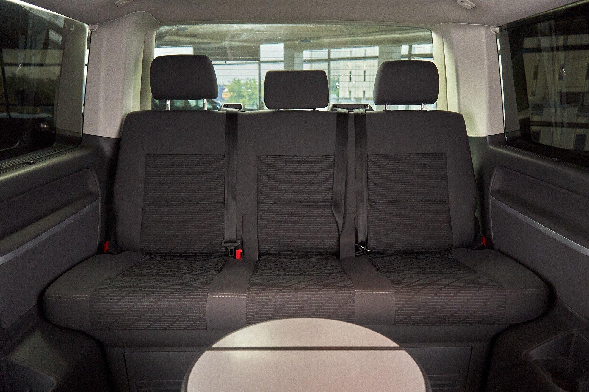 Volkswagen Multivan 2010, серебряный