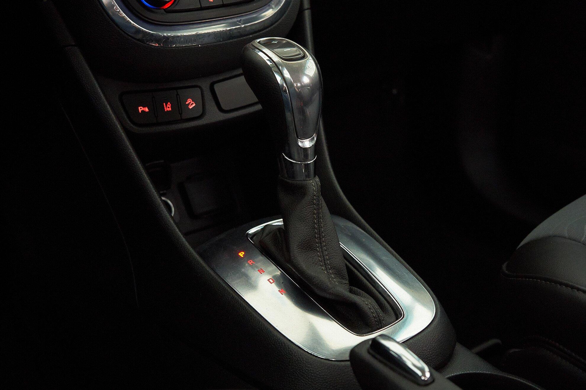 Opel Mokka 2013, белый