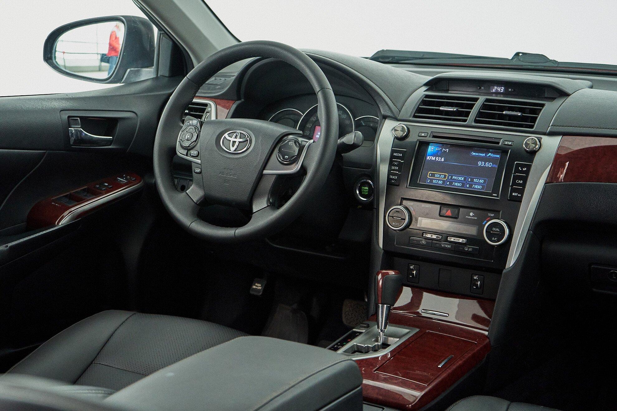 Toyota Camry 2013, серый
