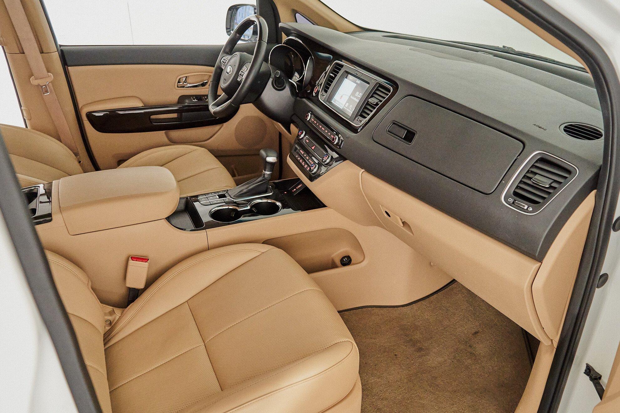 Kia Carnival 2020, белый
