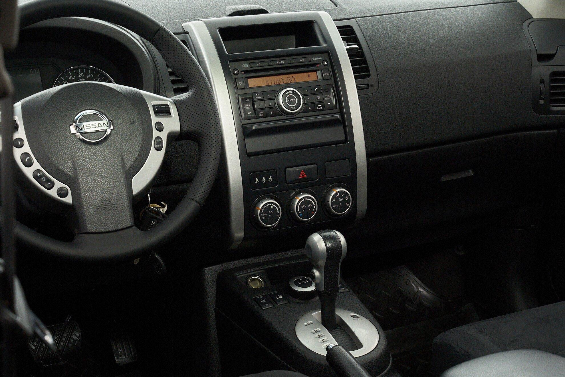 Nissan X-Trail 2011, белый