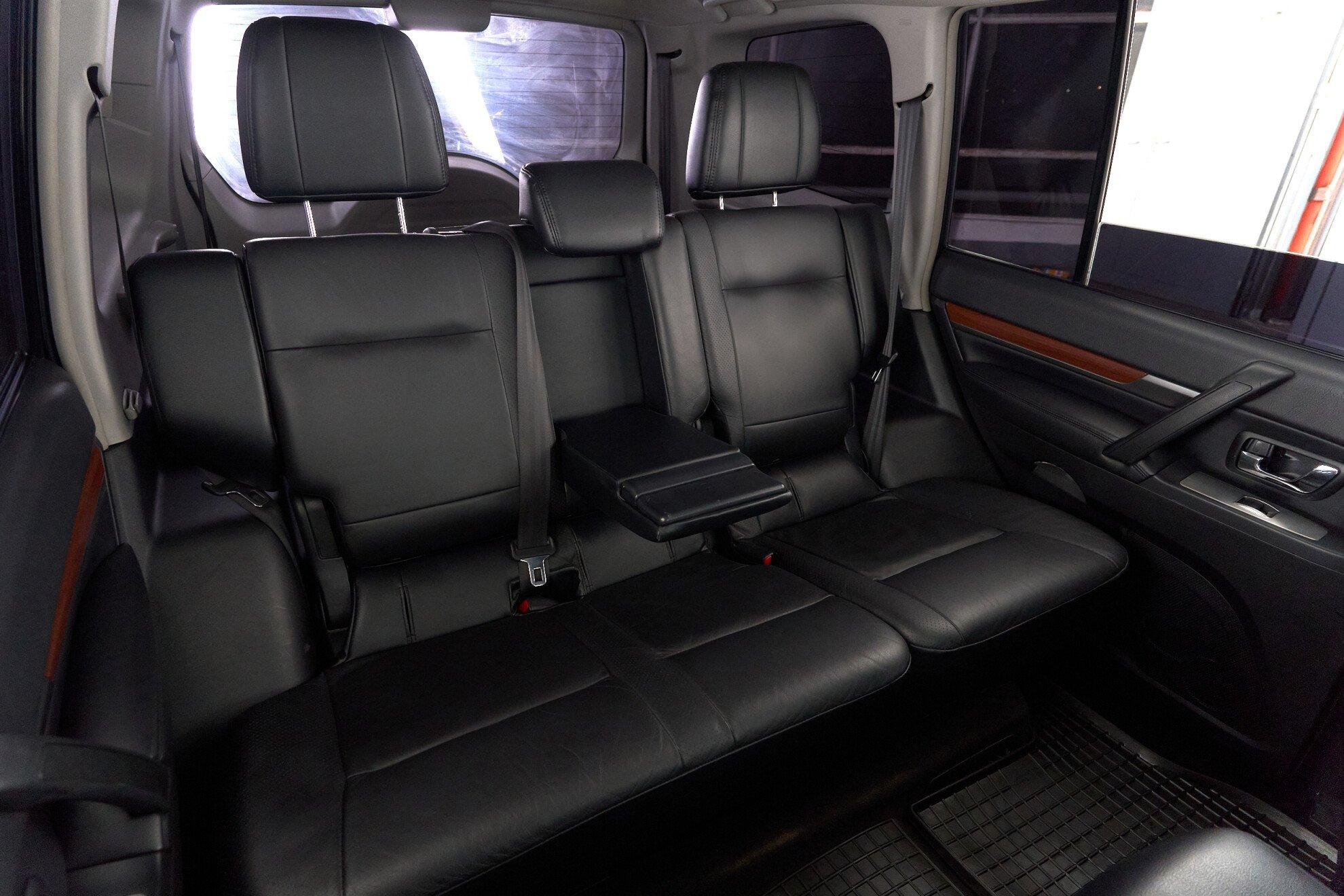 Mitsubishi Pajero 2008, черный