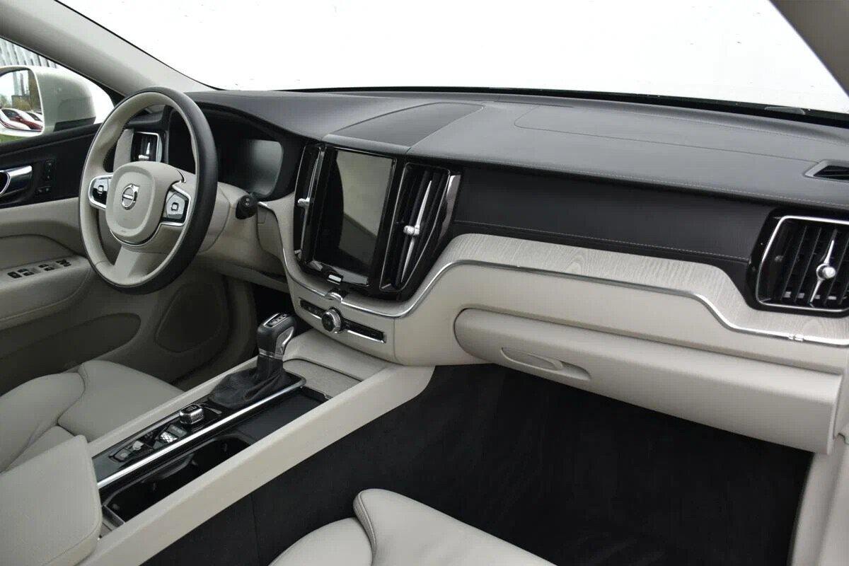 Volvo XC60 2021, бежевый