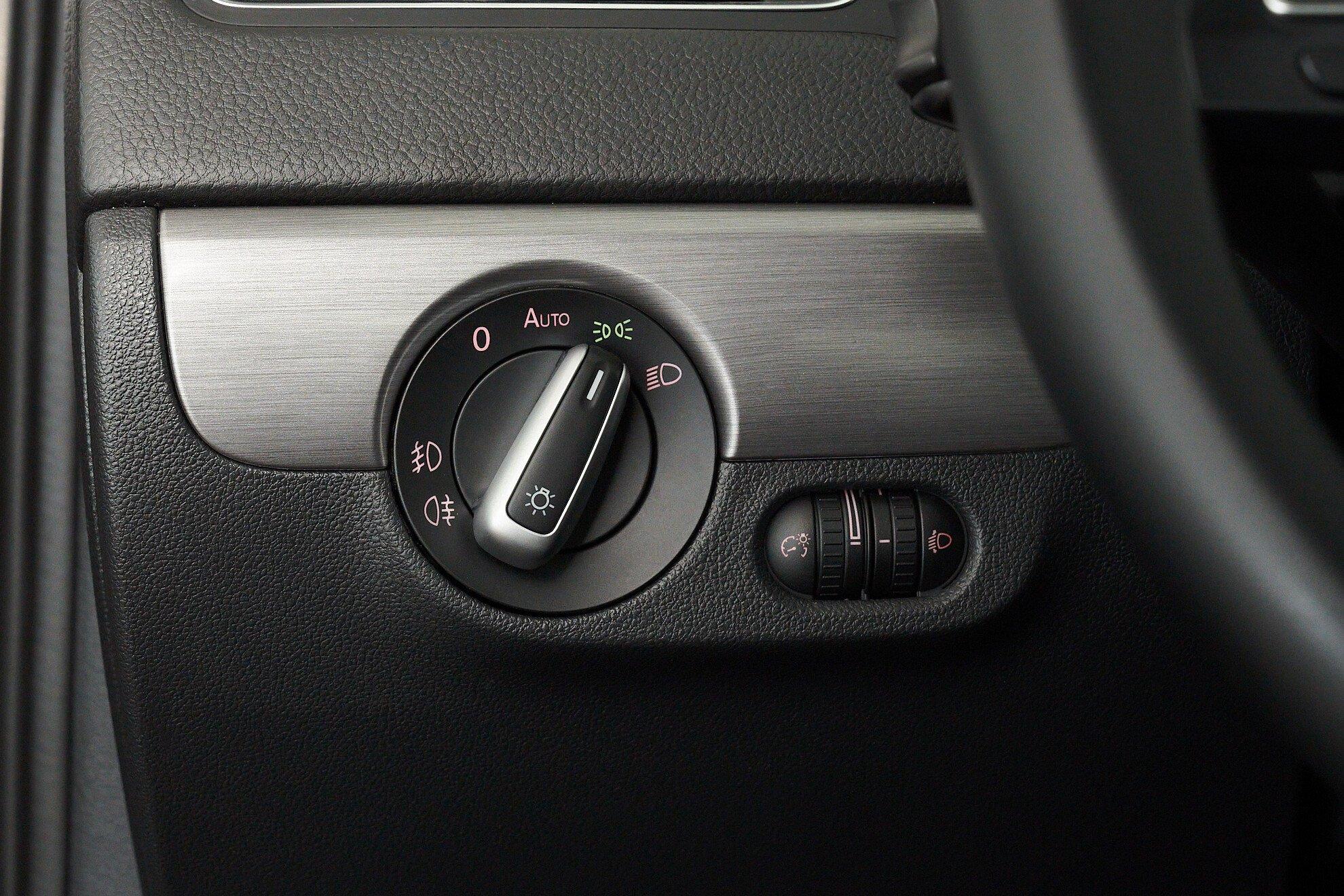 Volkswagen Jetta 2012, коричневый