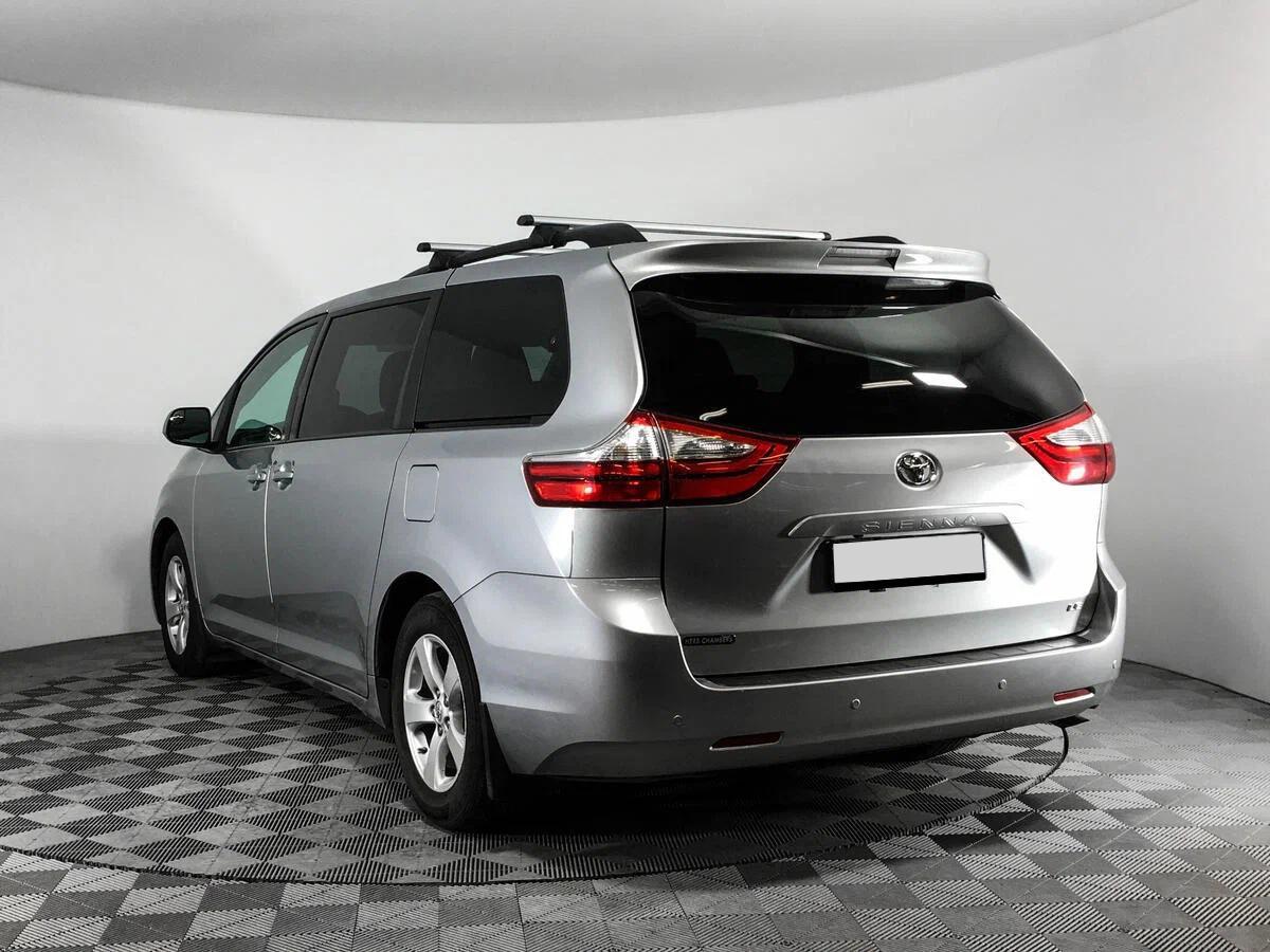 Toyota Sienna 2015, серебряный