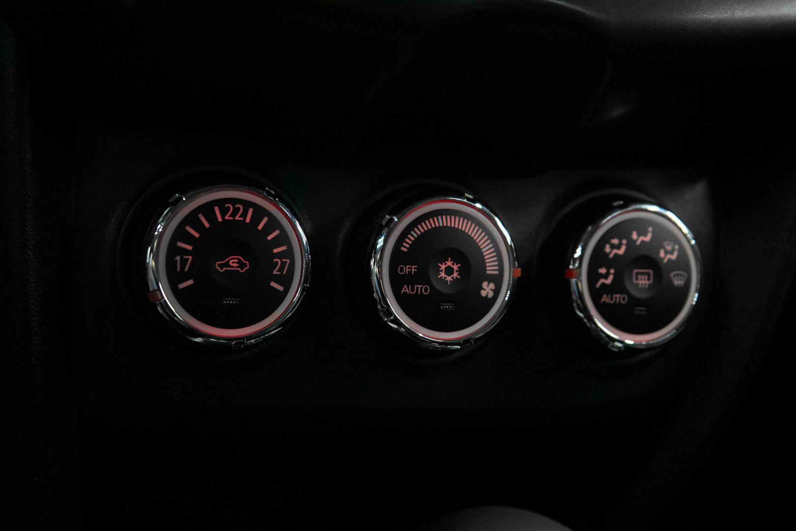 Mitsubishi ASX 2012, белый