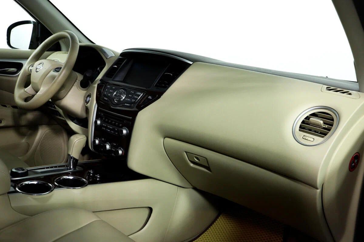 Nissan Pathfinder 2015, серый