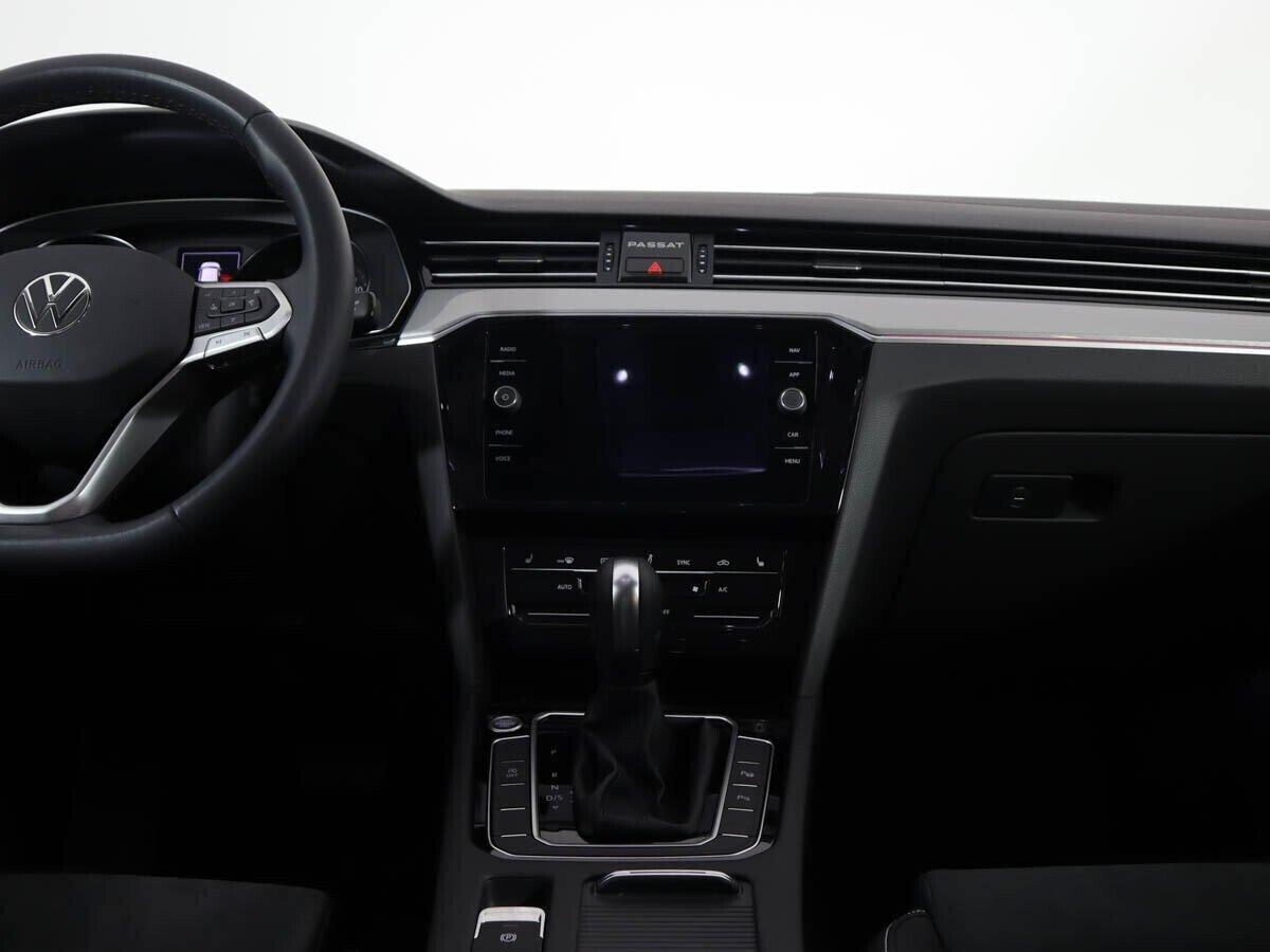 Volkswagen Passat 2021, белый