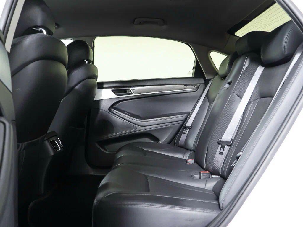 Hyundai Genesis 2015, белый