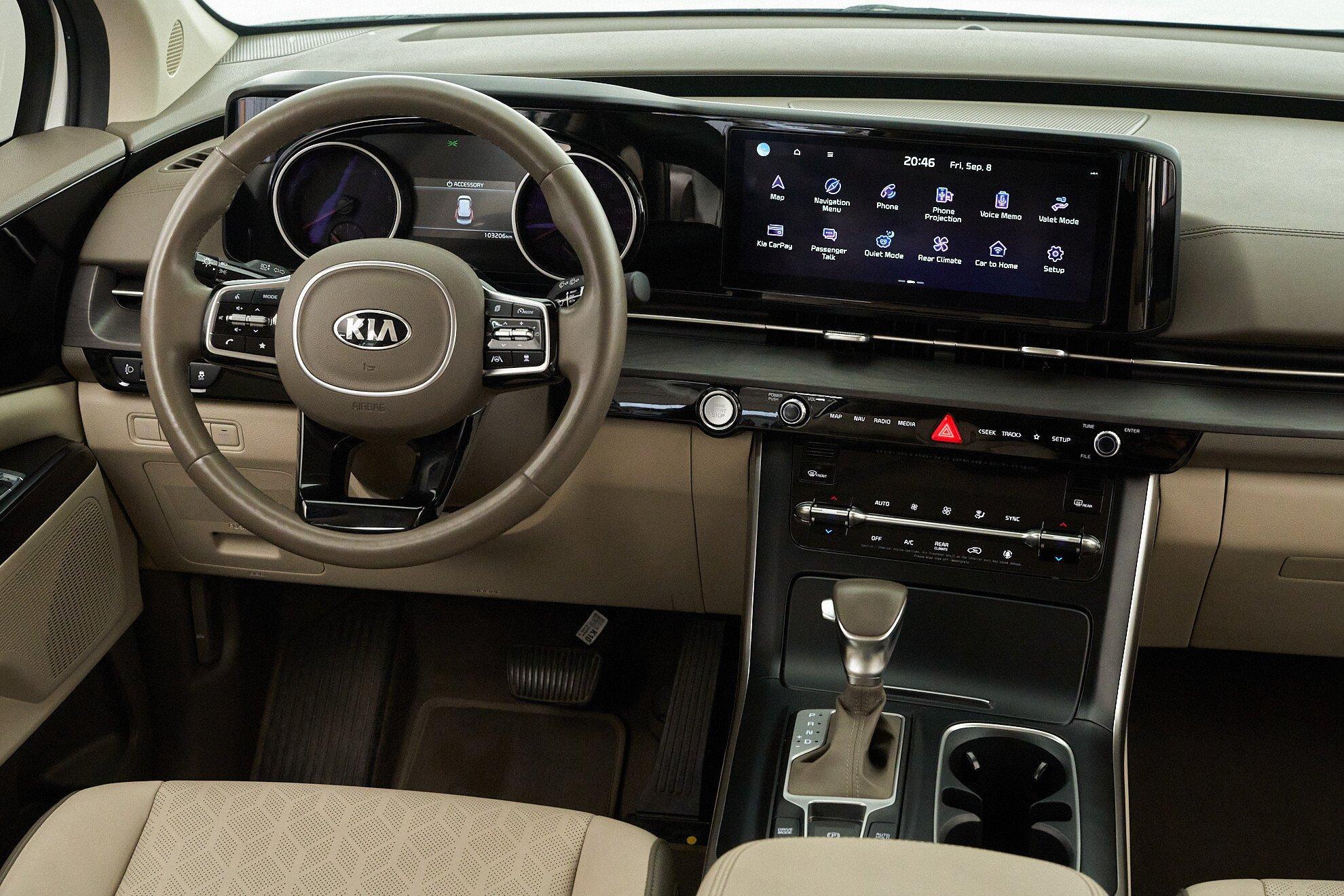 Kia Carnival 2021, белый
