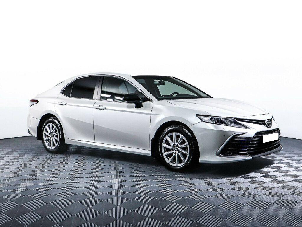 Toyota Camry 2023, белый