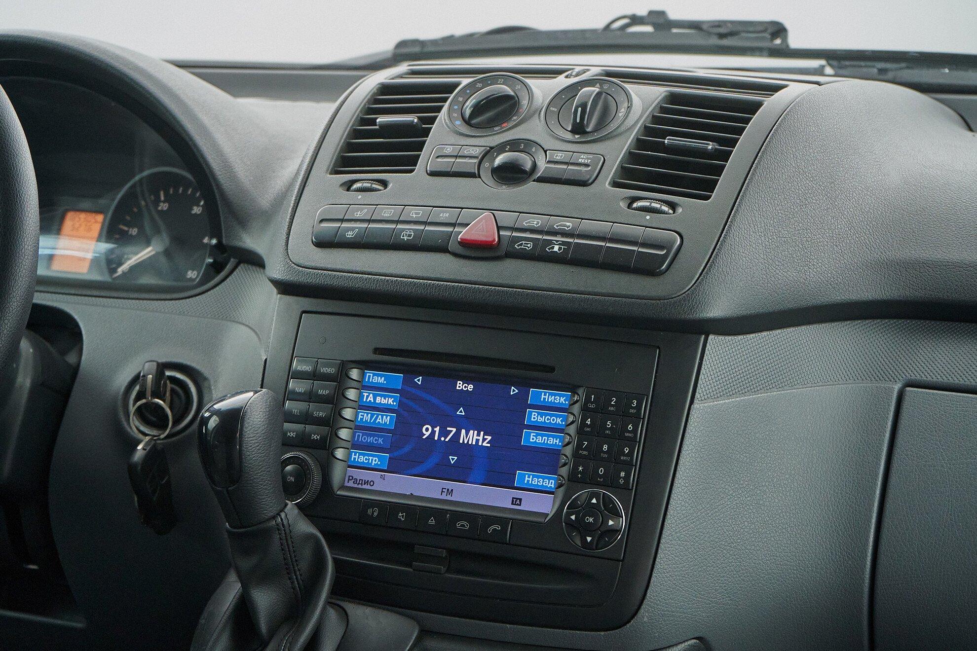 Mercedes-Benz Vito 2010, черный