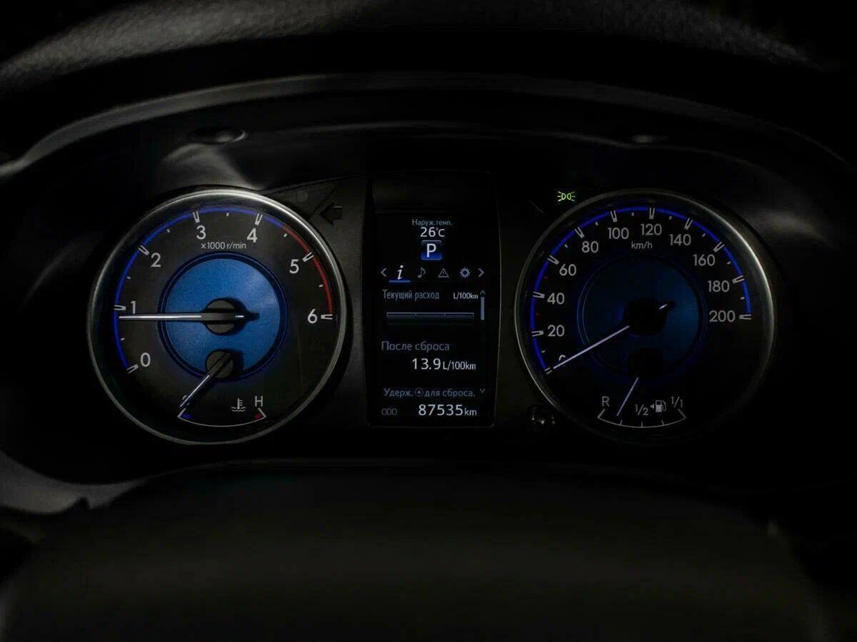 Toyota Hilux 2017, серый