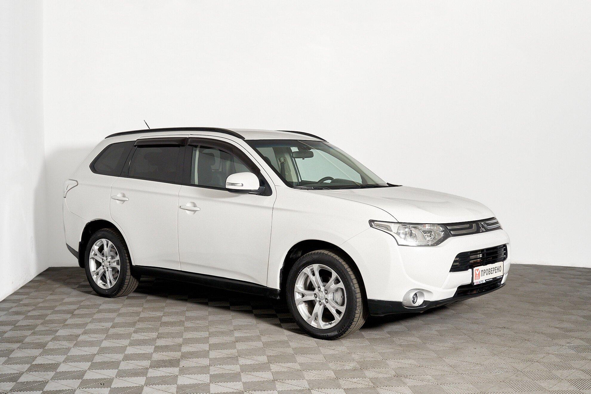 Mitsubishi Outlander 2012, белый