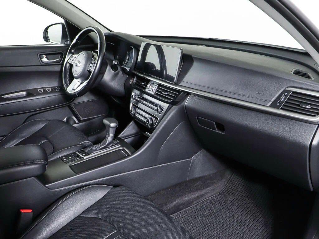 Kia K5 2019, белый