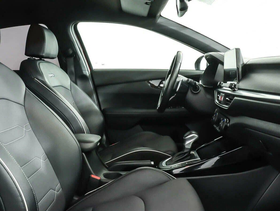 Kia Cerato 2021, красный