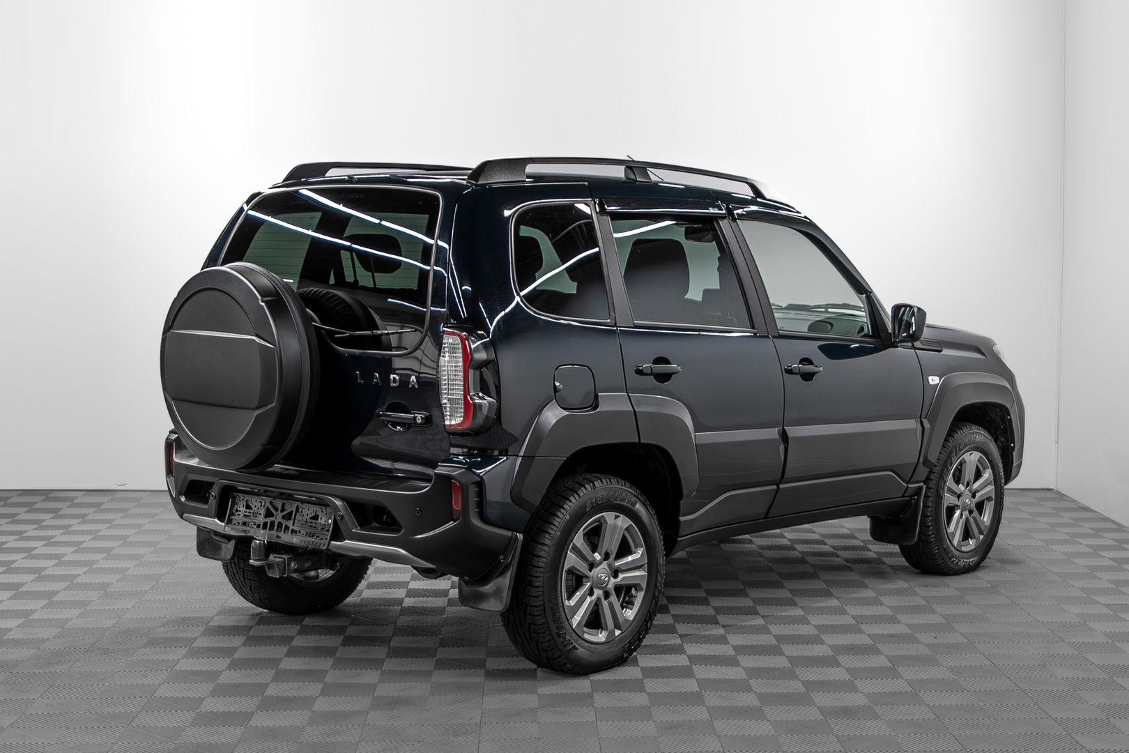 LADA (ВАЗ) Niva 2024, зеленый