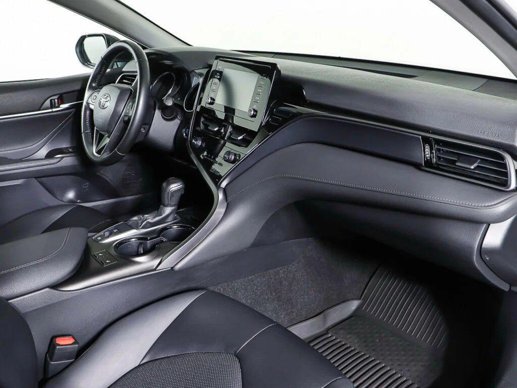 Toyota Camry 2023, белый