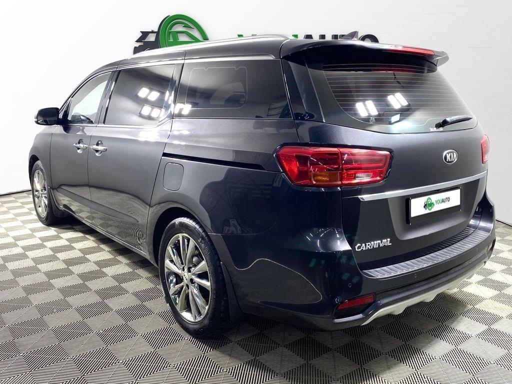 Kia Carnival 2018, серый