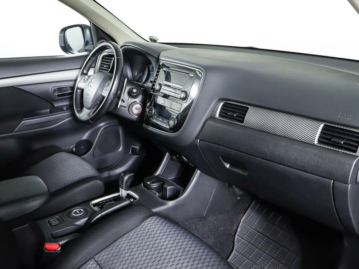 Mitsubishi Outlander 2013, белый