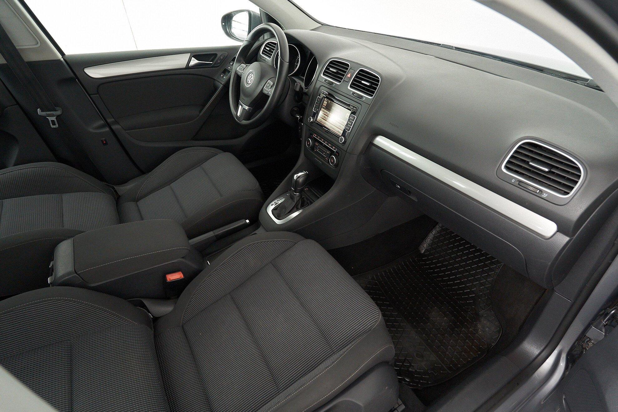 Volkswagen Golf 2012, серый