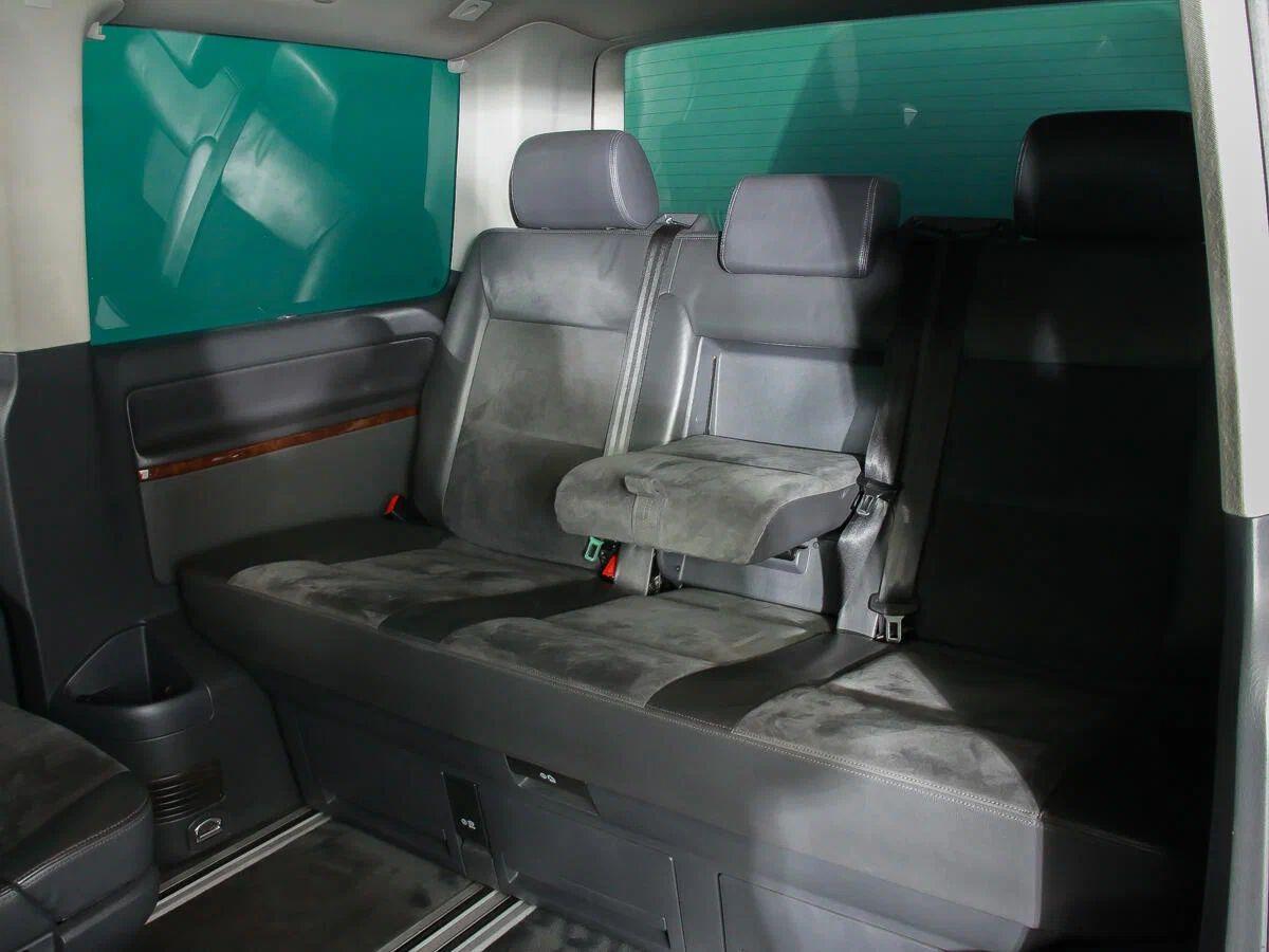 Volkswagen Multivan 2010, черный