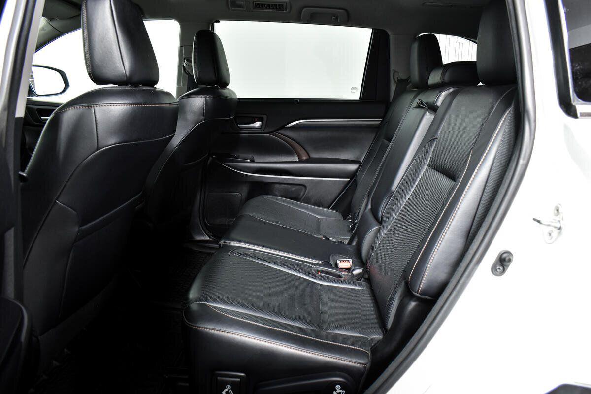 Toyota Highlander 2018, белый