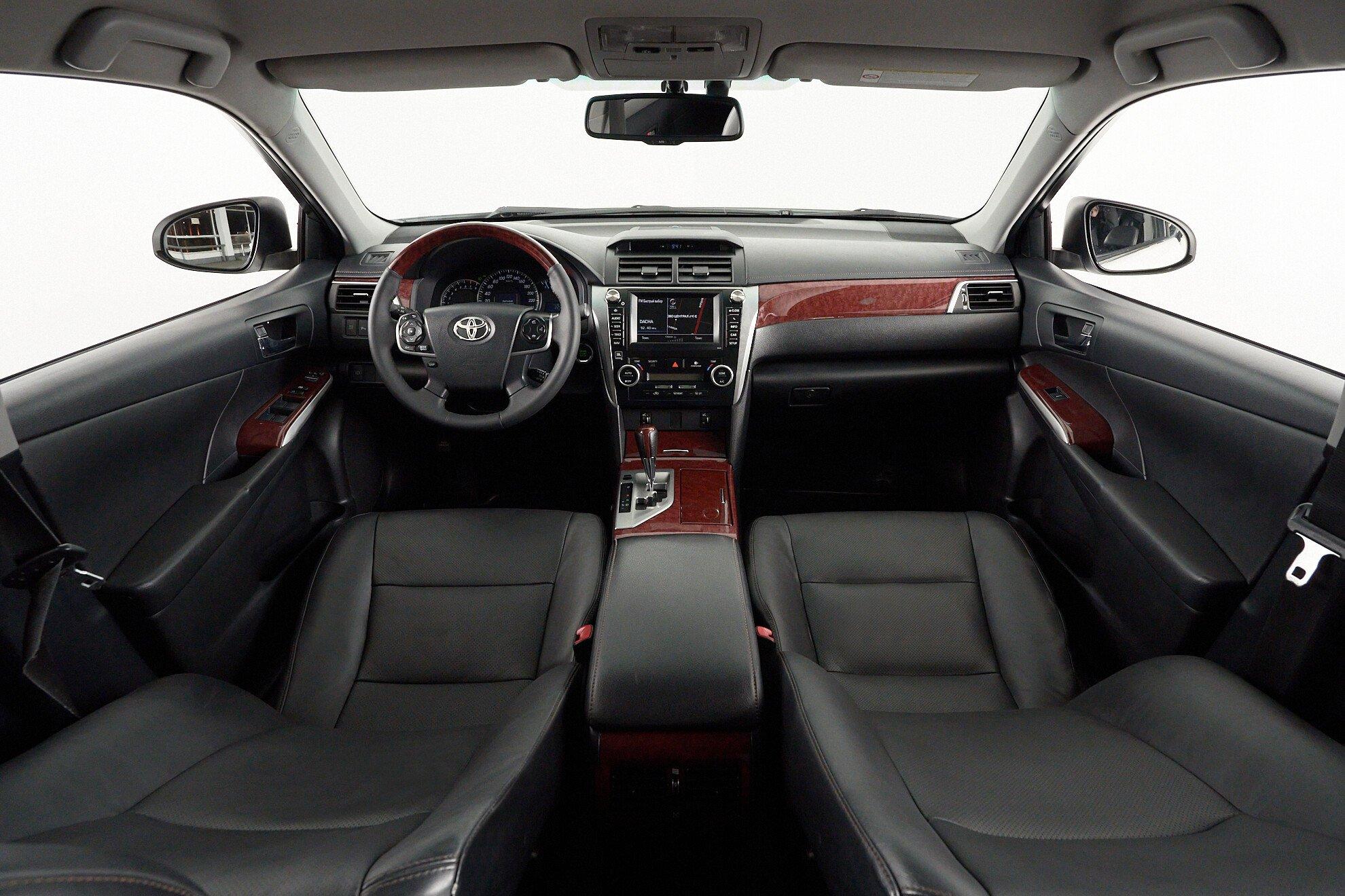 Toyota Camry 2012, белый