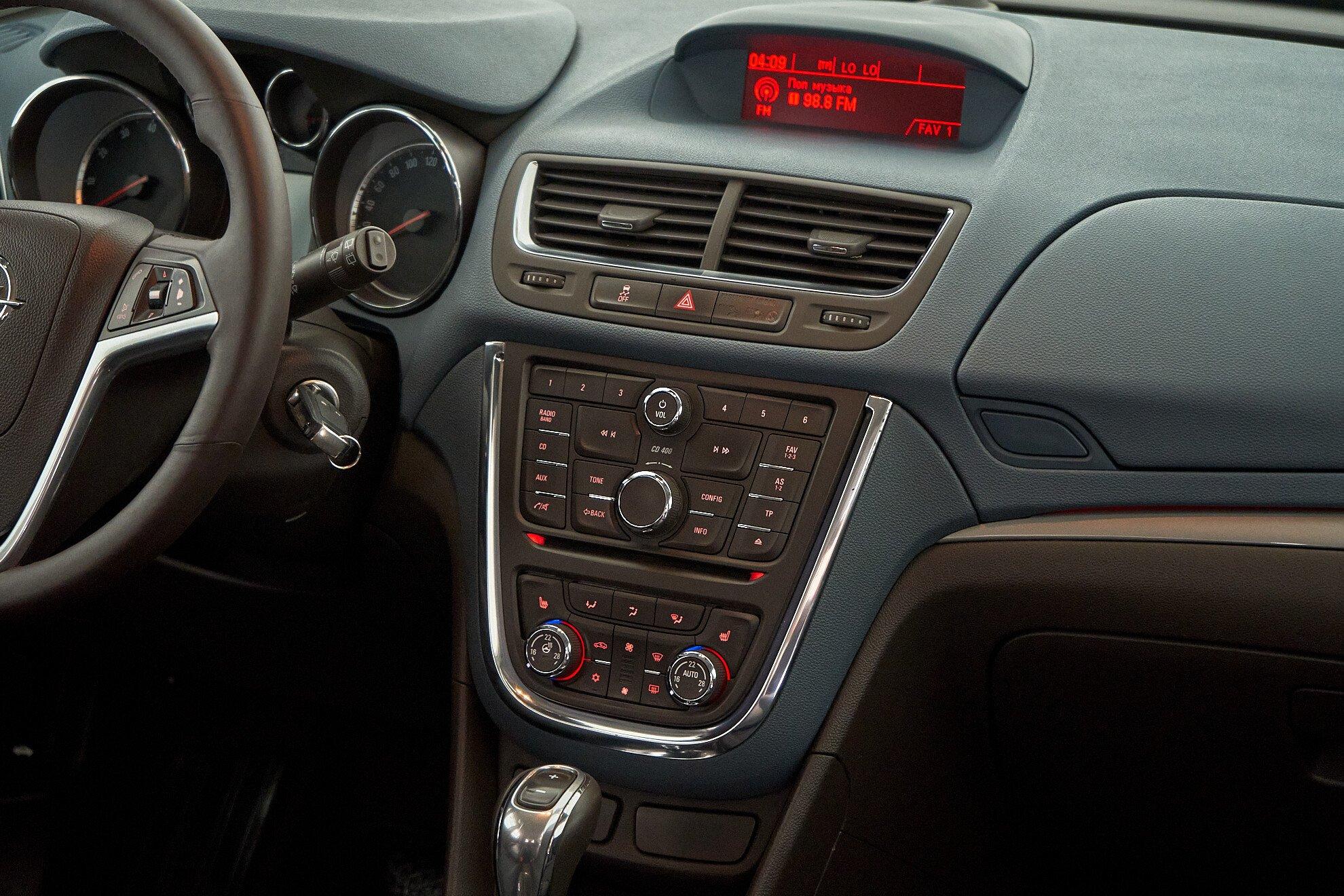 Opel Mokka 2013, белый