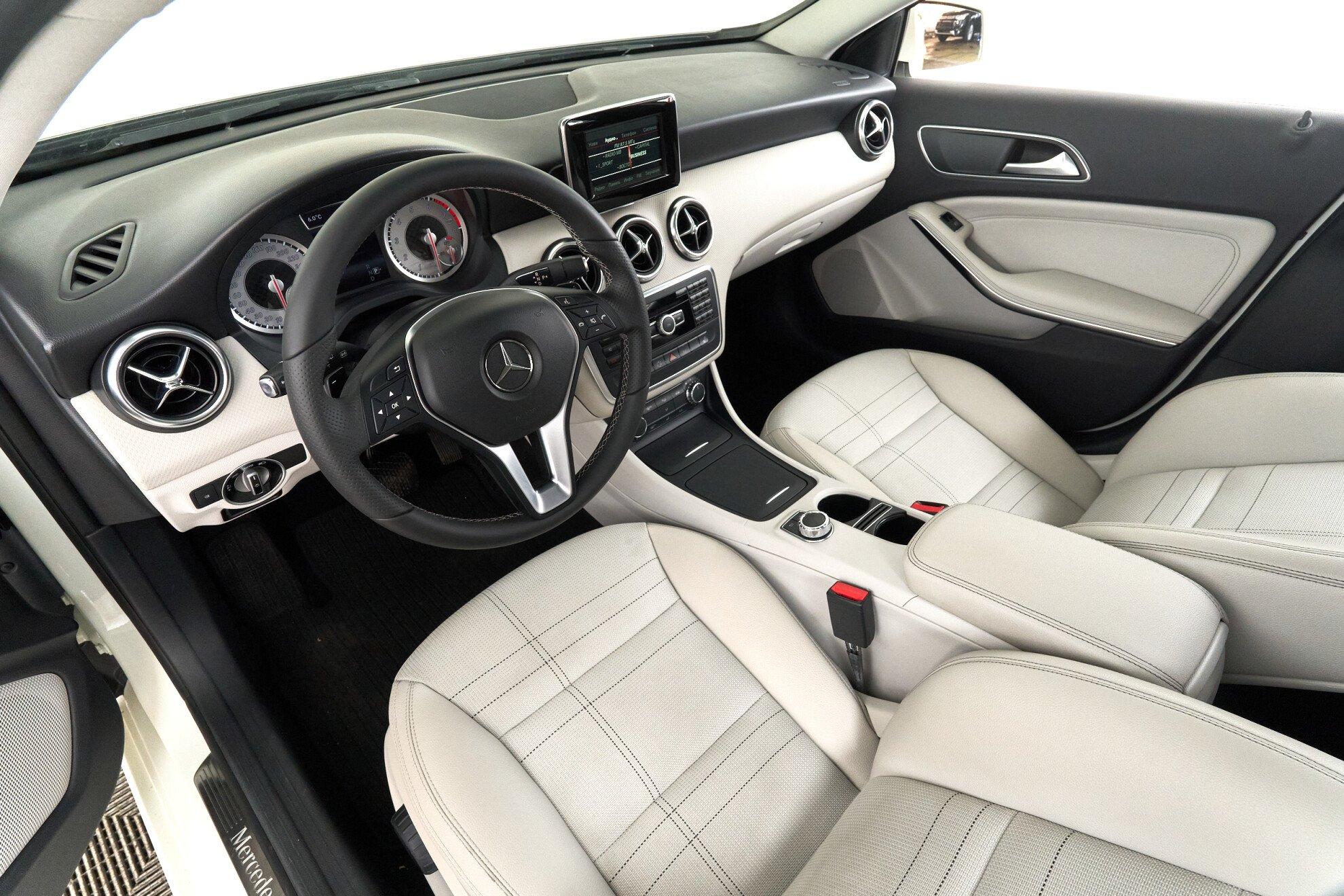 Mercedes-Benz A-Класс 2013, белый