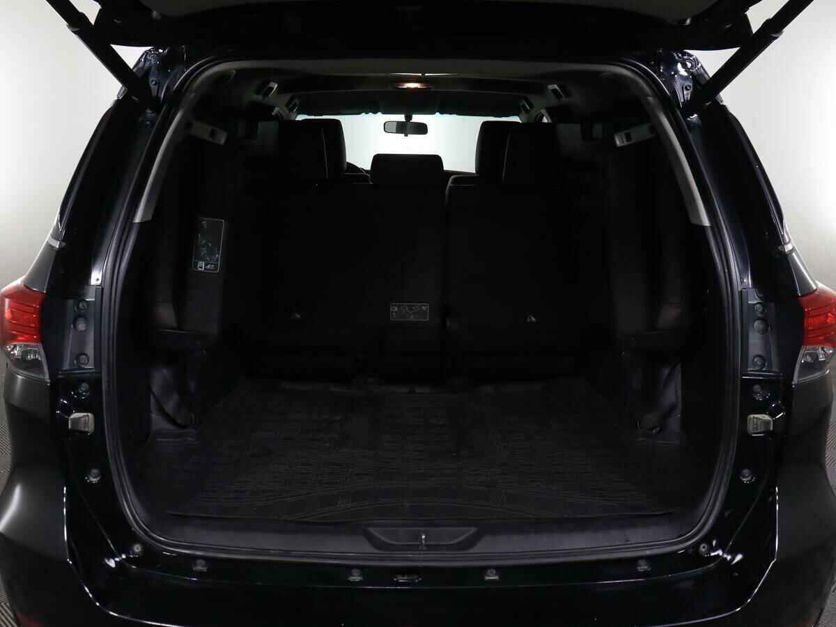 Toyota Fortuner 2019, черный