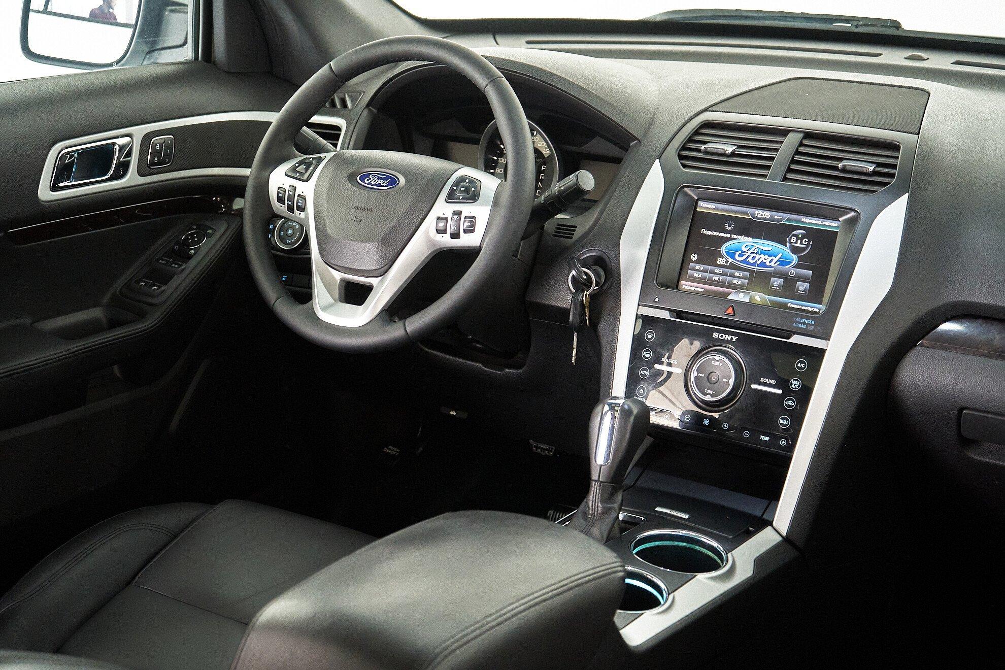Ford Explorer 2014, белый