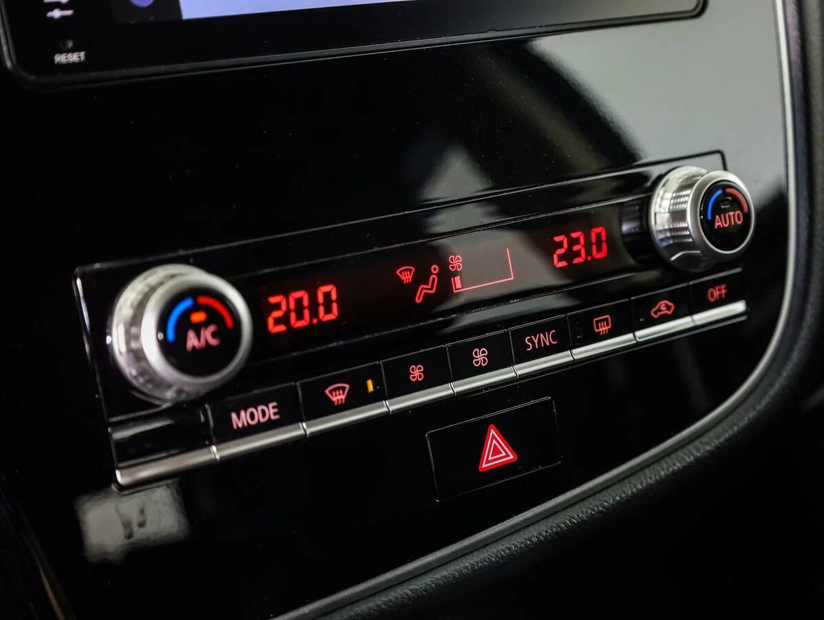 Mitsubishi Outlander 2019, черный