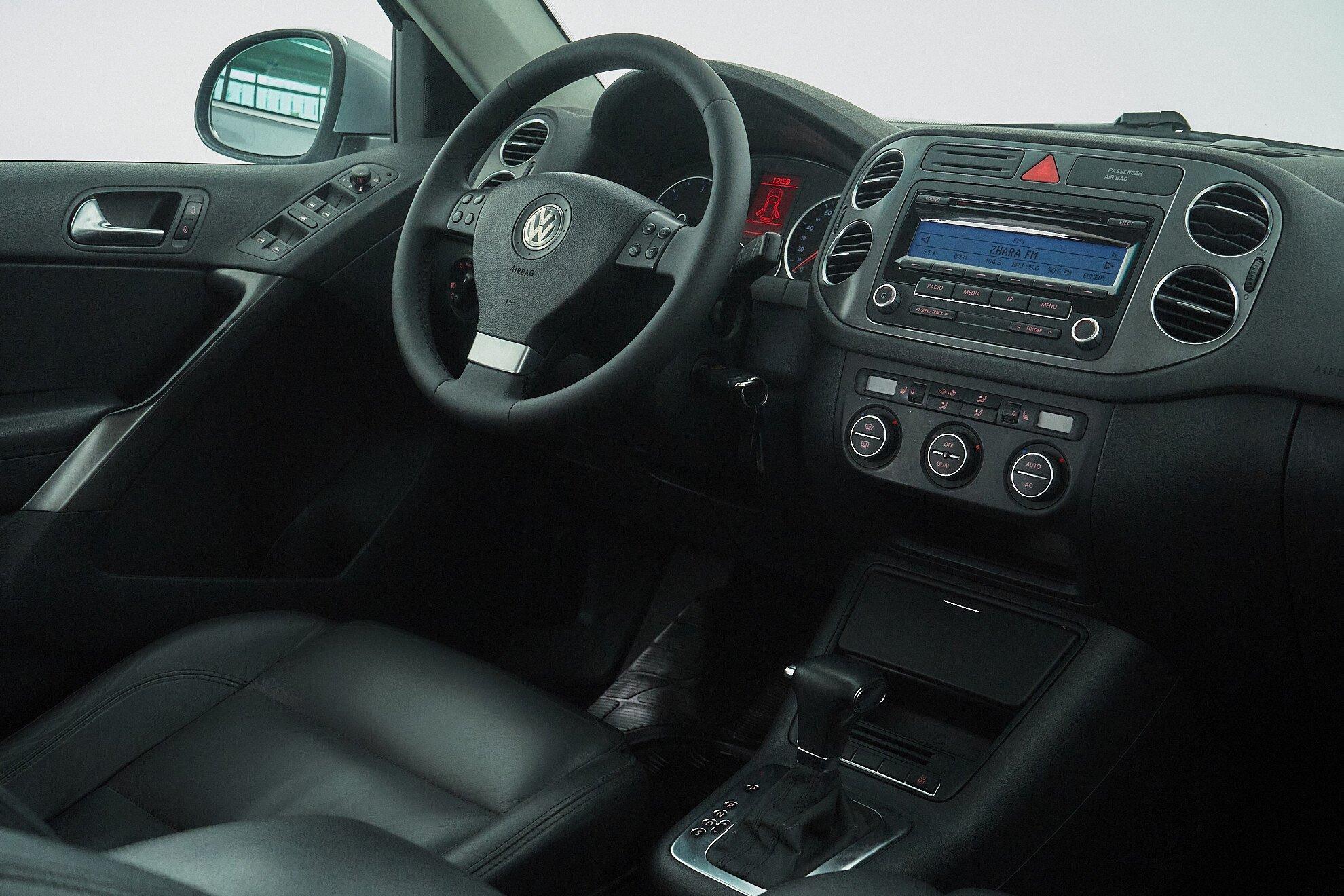 Volkswagen Tiguan 2009, серебряный
