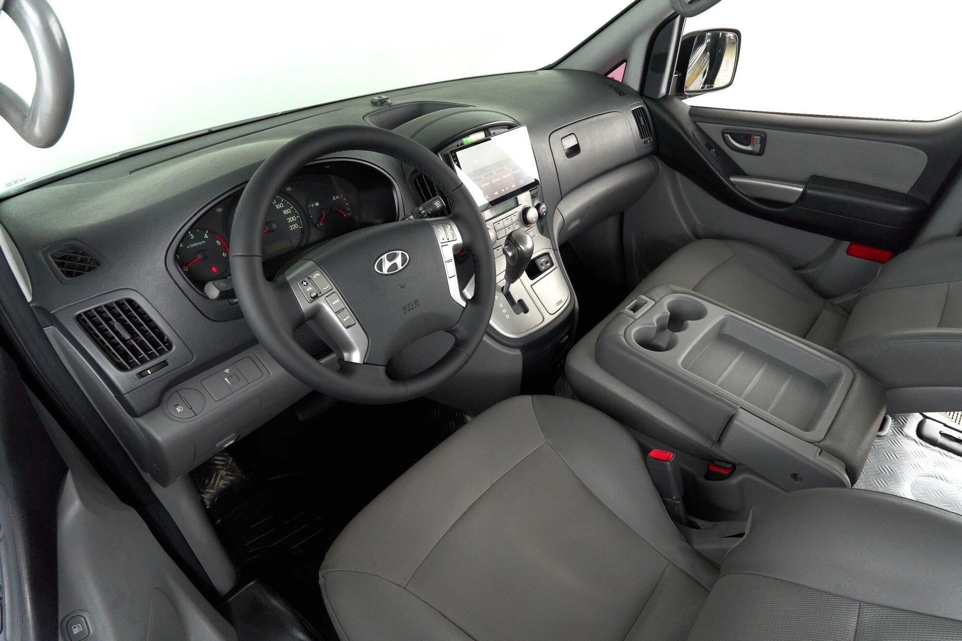 Hyundai Grand Starex 2011, черный