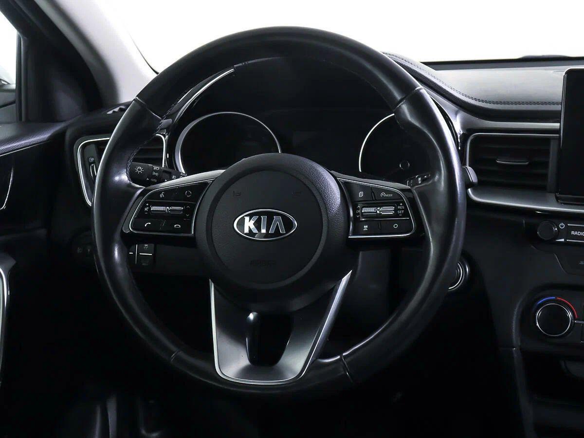 Kia Ceed 2021, белый