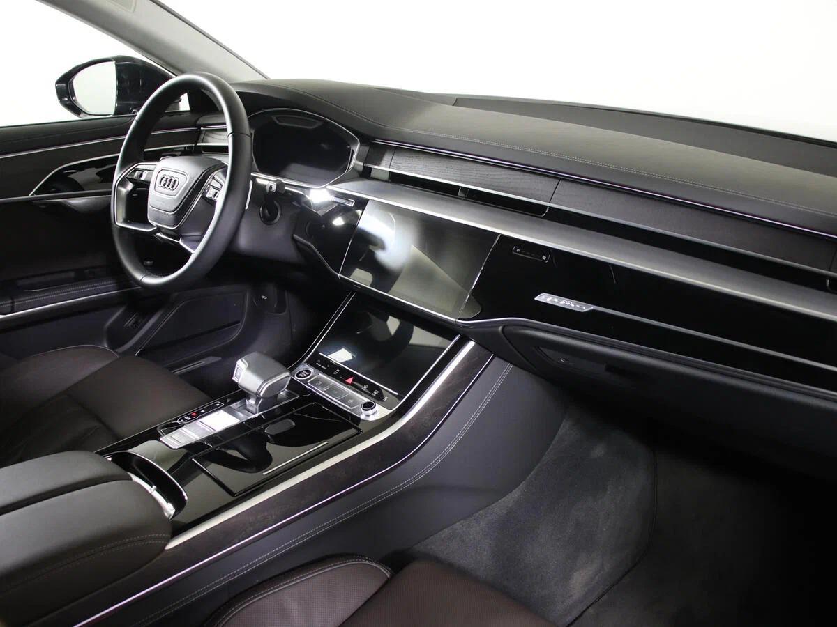 Audi A8 2021, черный