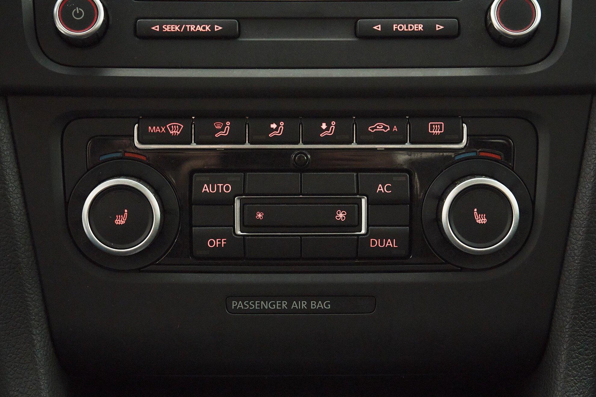 Volkswagen Golf 2011, синий