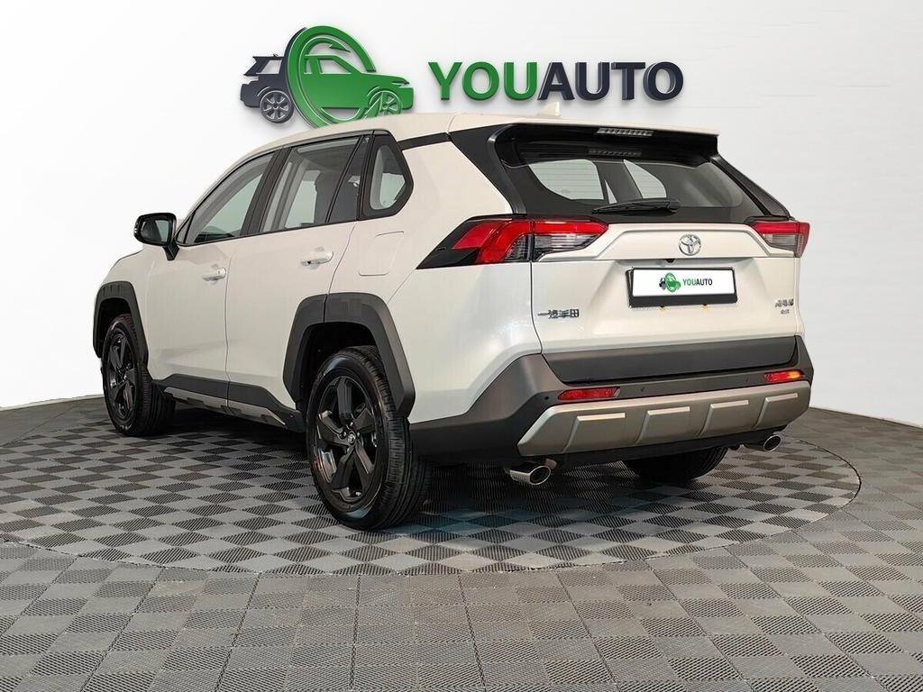 Toyota RAV4 2022, белый