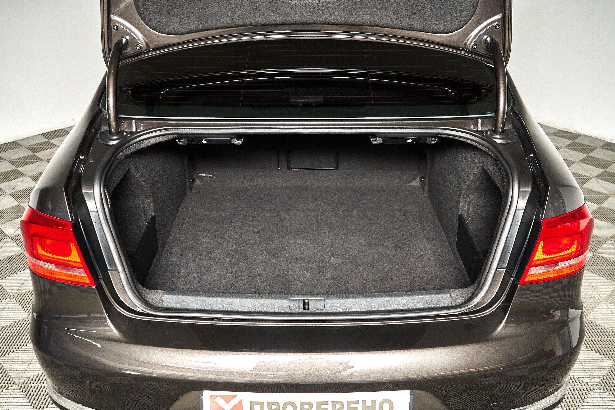 Volkswagen Passat 2011, серый