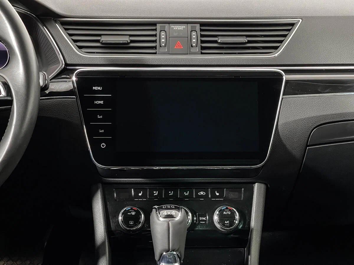 Skoda Superb 2021, синий