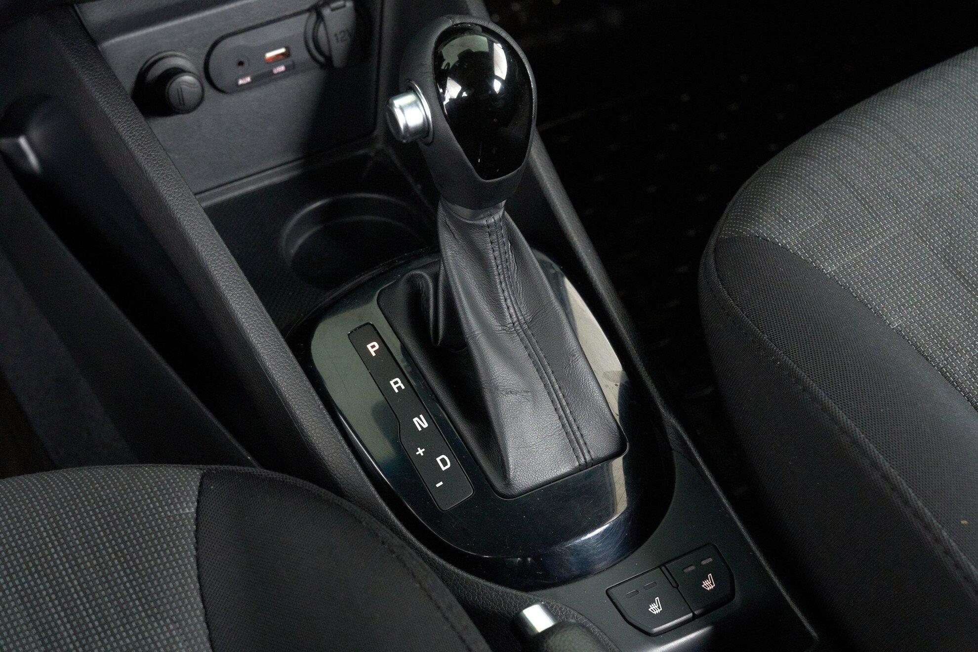 Kia Rio 2016, белый