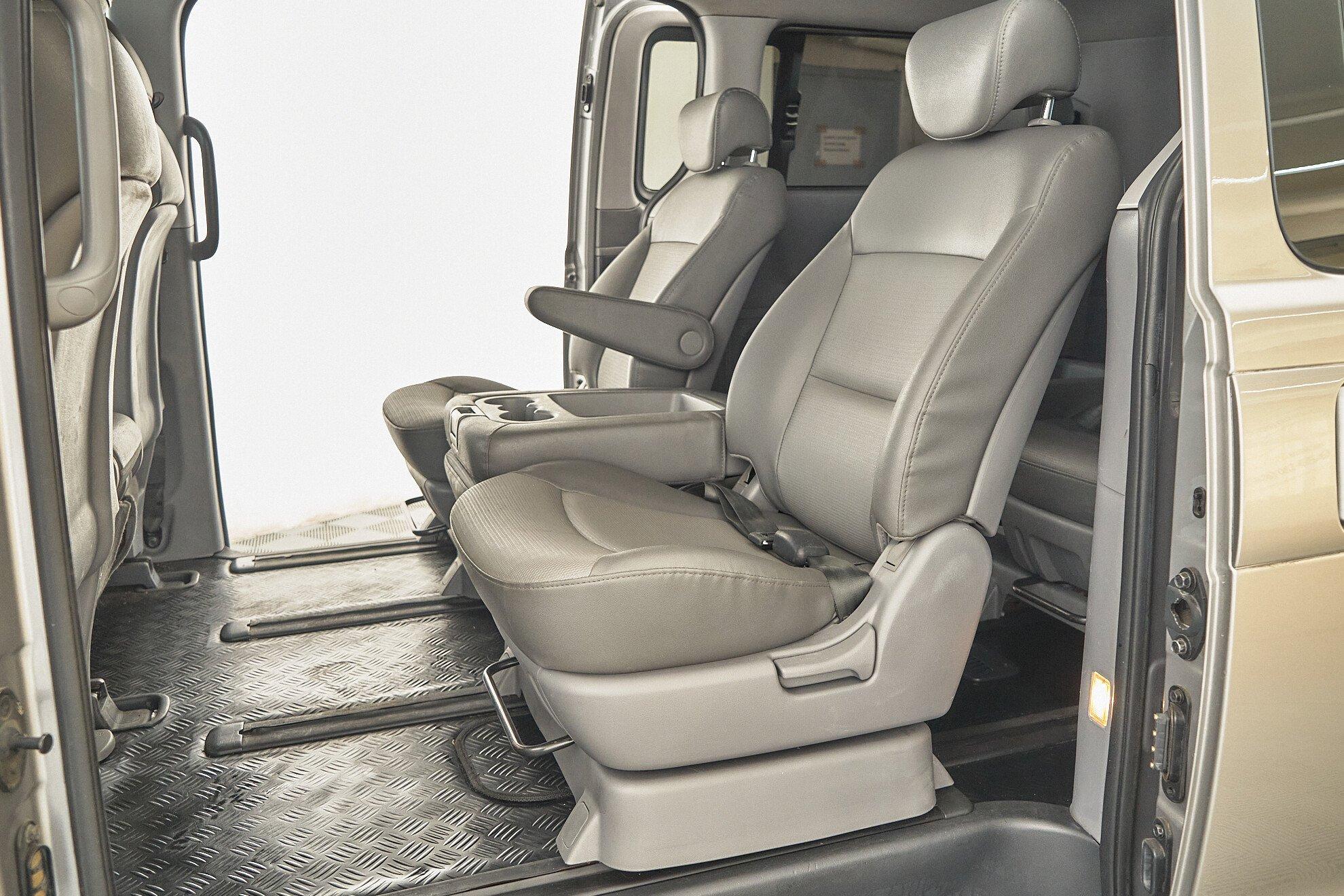 Hyundai Grand Starex 2010, серебряный