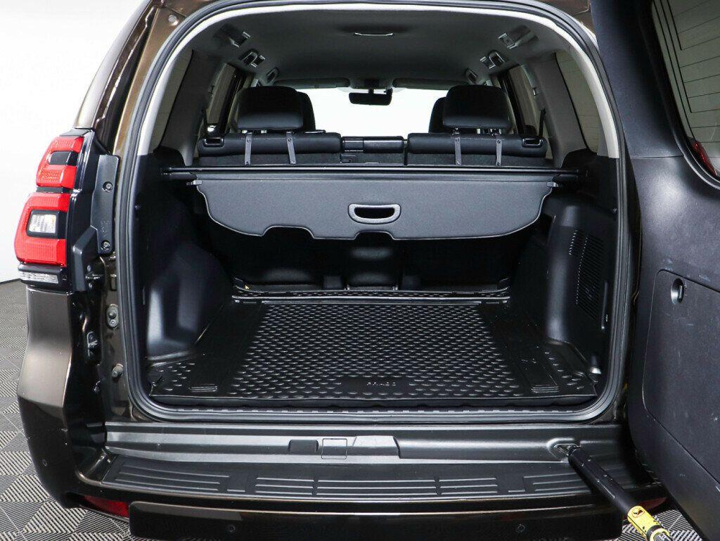 Toyota Land Cruiser Prado 2019, коричневый
