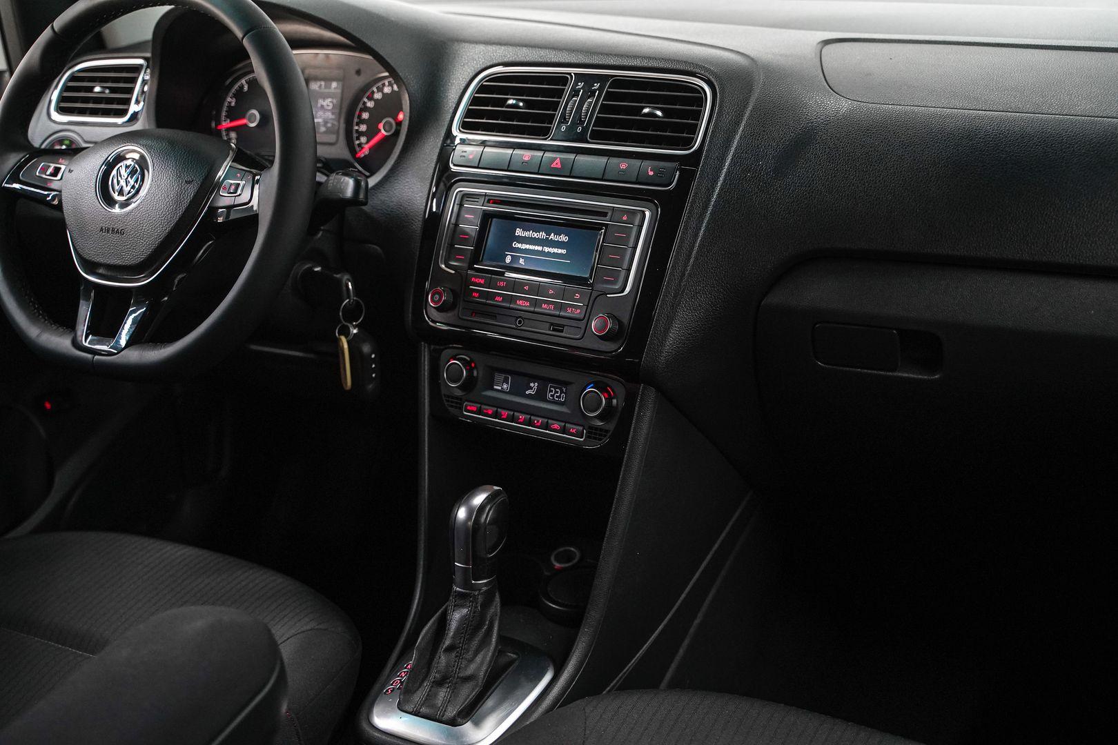 Volkswagen Polo 2017, белый