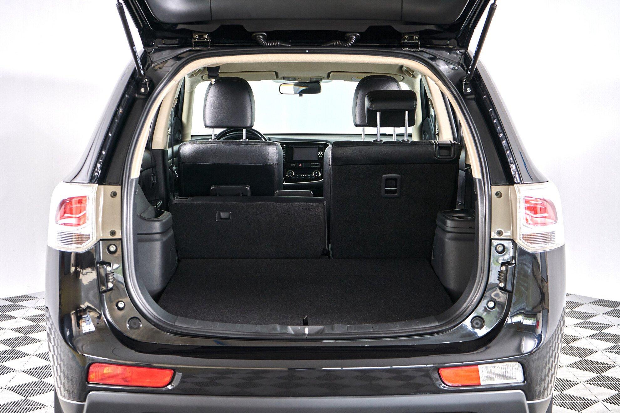 Mitsubishi Outlander 2014, черный