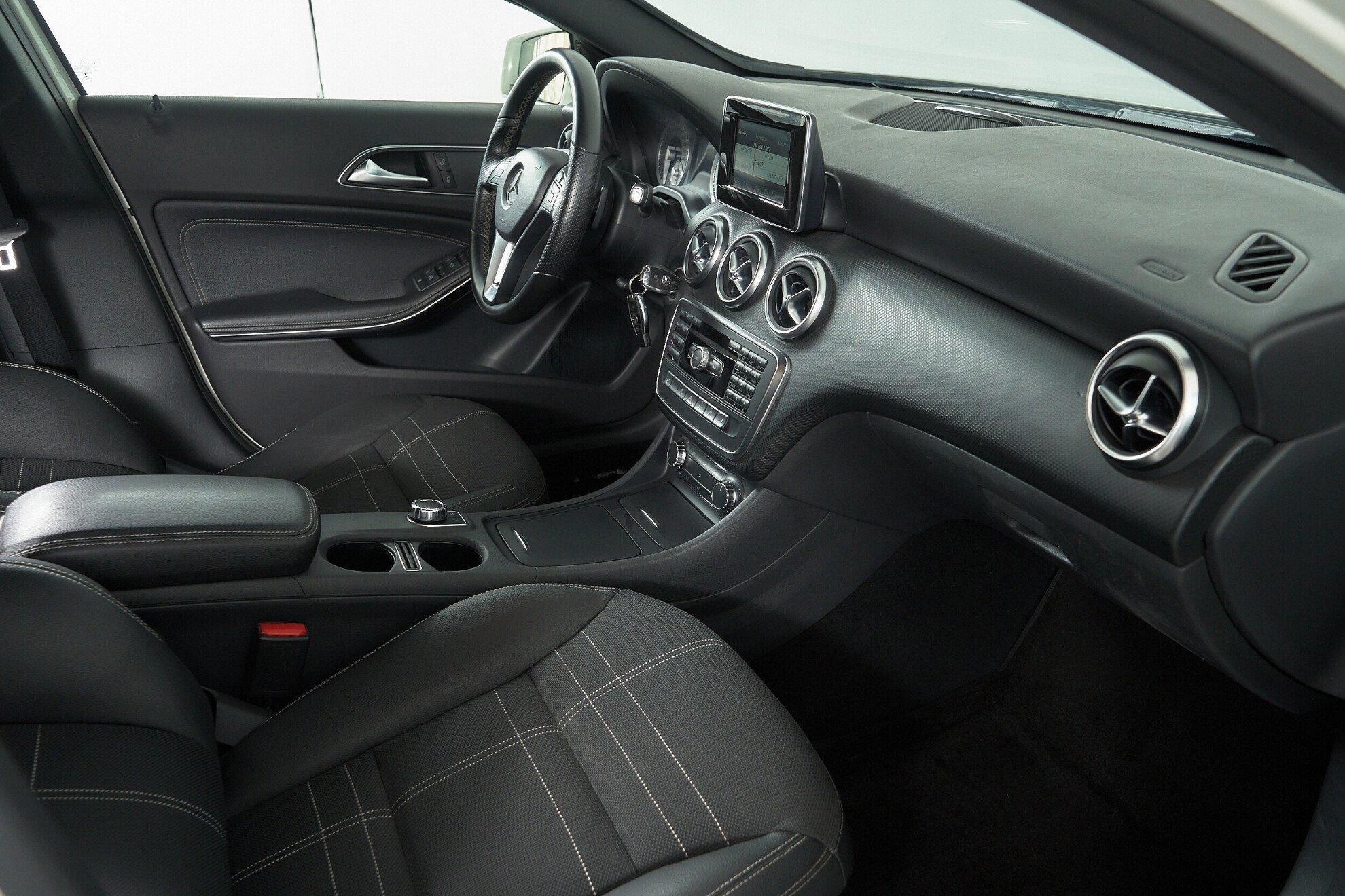 Mercedes-Benz A-Класс 2013, белый